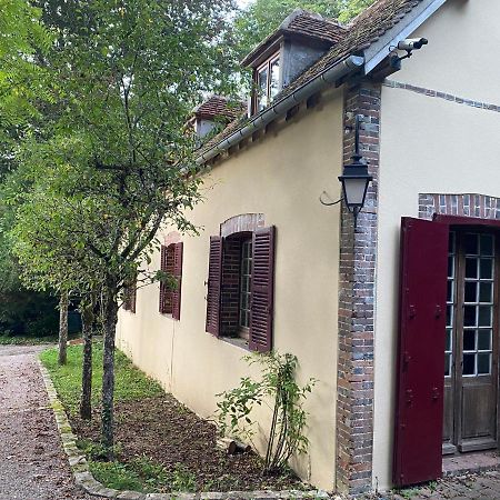 Le Charme Mézilles Exterior foto