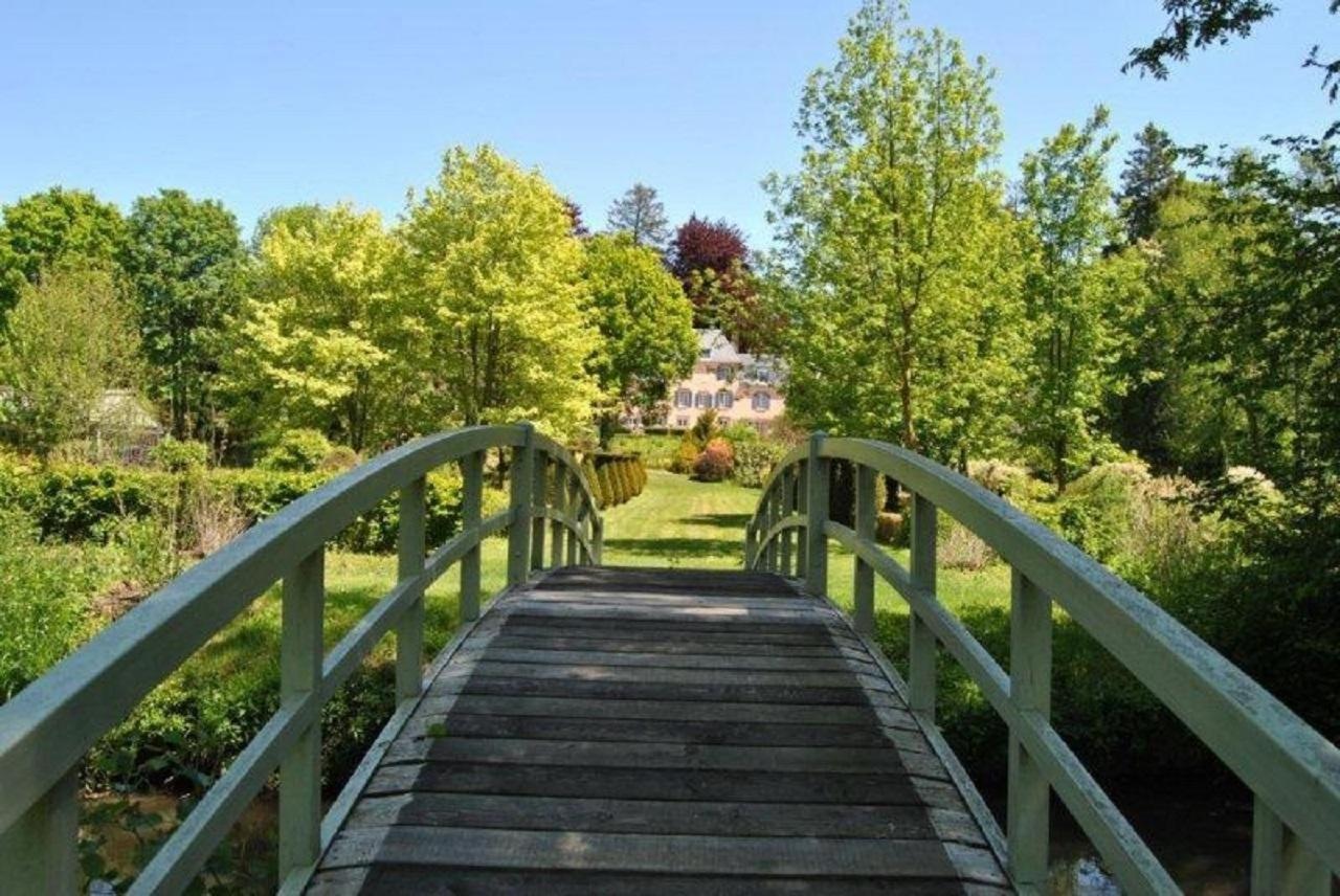 Le Charme Mézilles Exterior foto