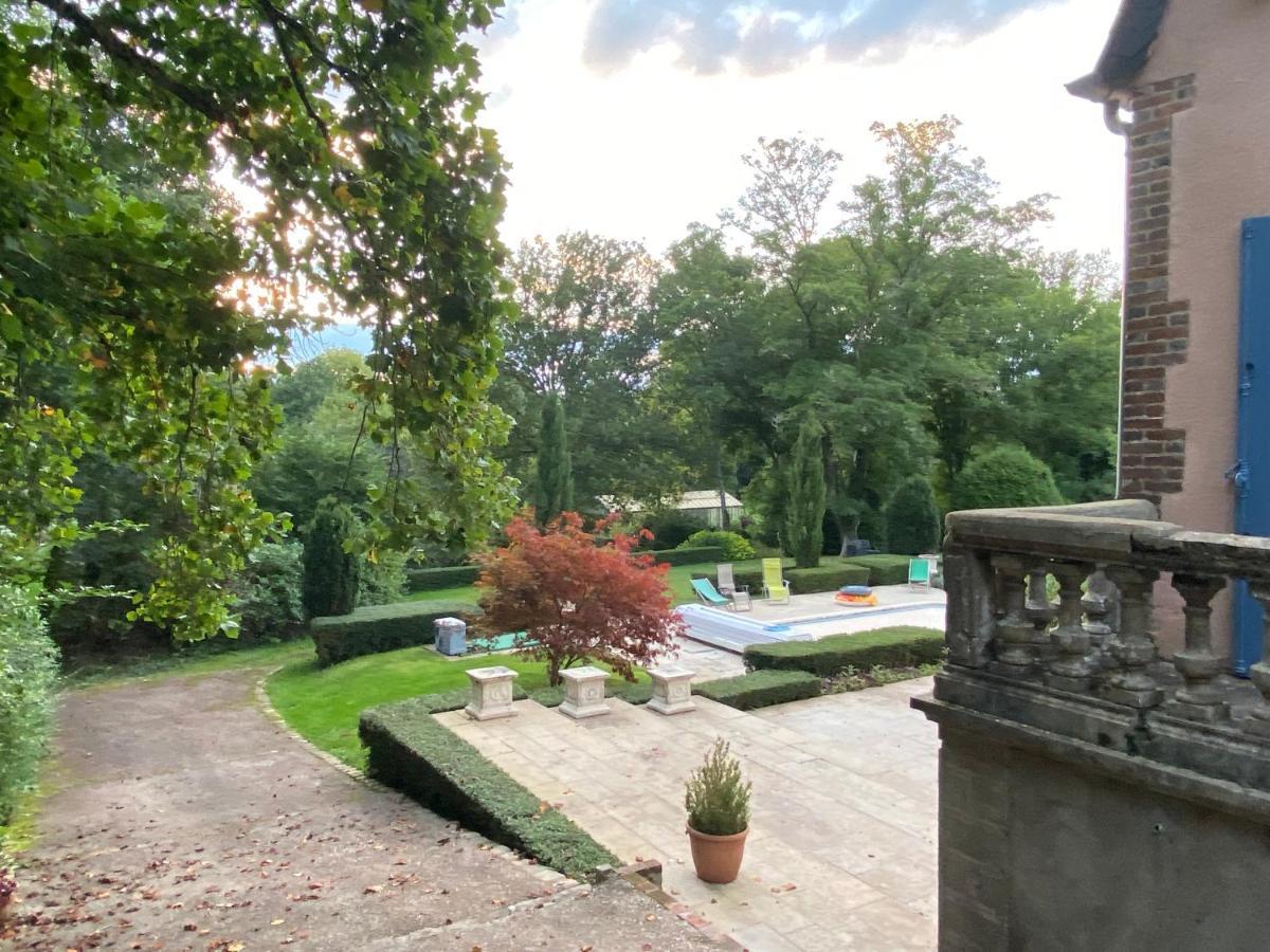 Le Charme Mézilles Exterior foto