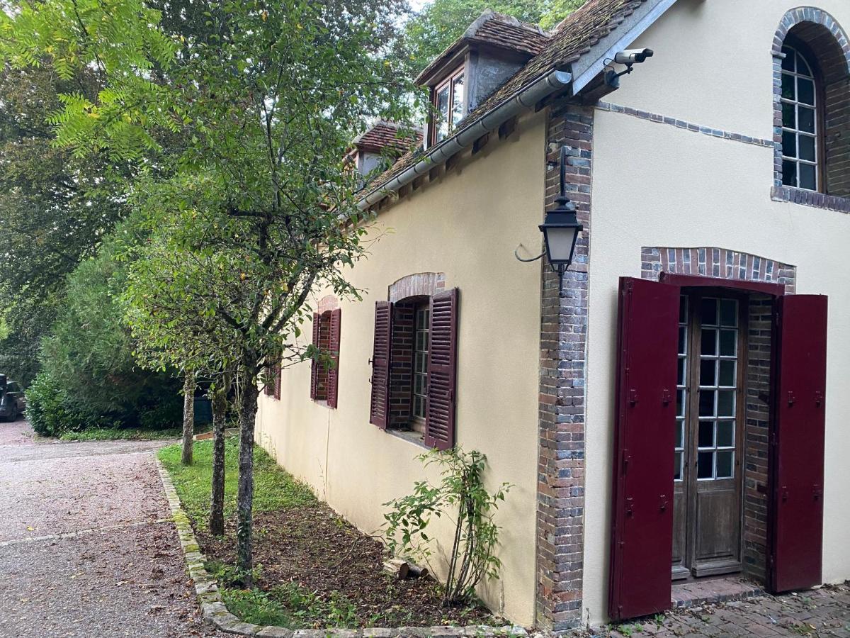 Le Charme Mézilles Exterior foto