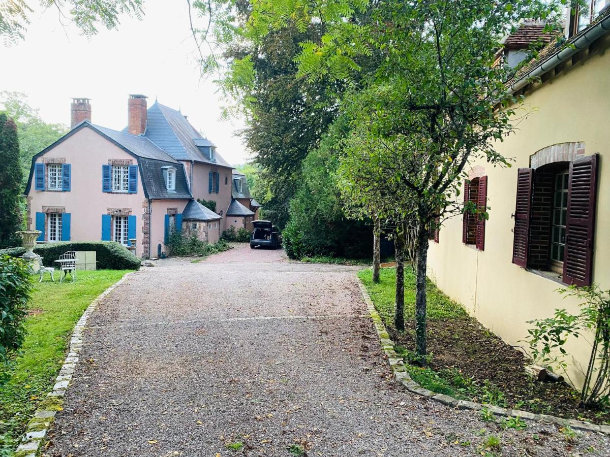 Le Charme Mézilles Exterior foto
